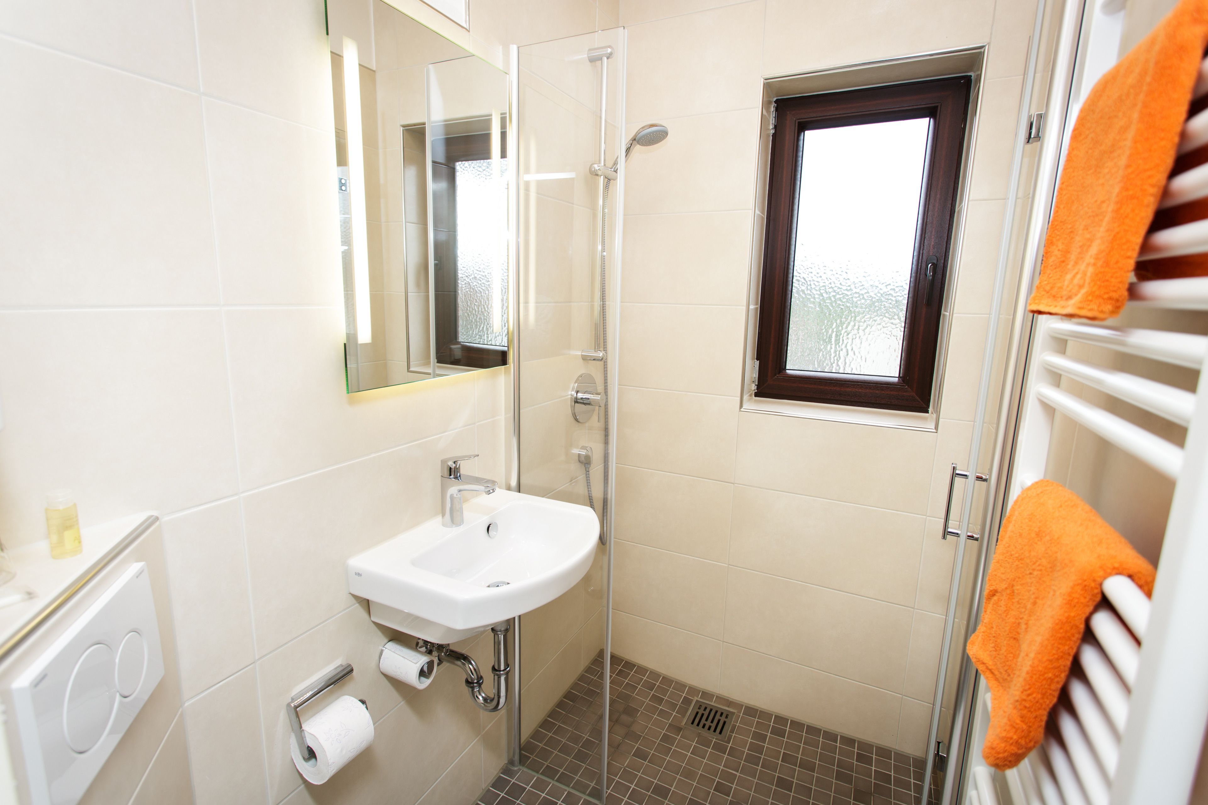 standard single room | bathroom | shower, free toiletries, hair dryer, towels
