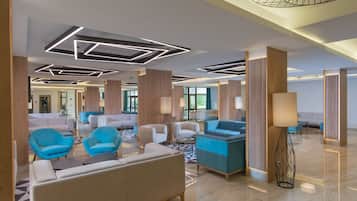 Coin salon dans le hall