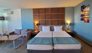 Laptop workspace, blackout curtains, free WiFi, bed sheets - Hotel Pomorie Sun (Sunny Beach)