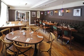 Breakfast, lunch, dinner served; British cuisine