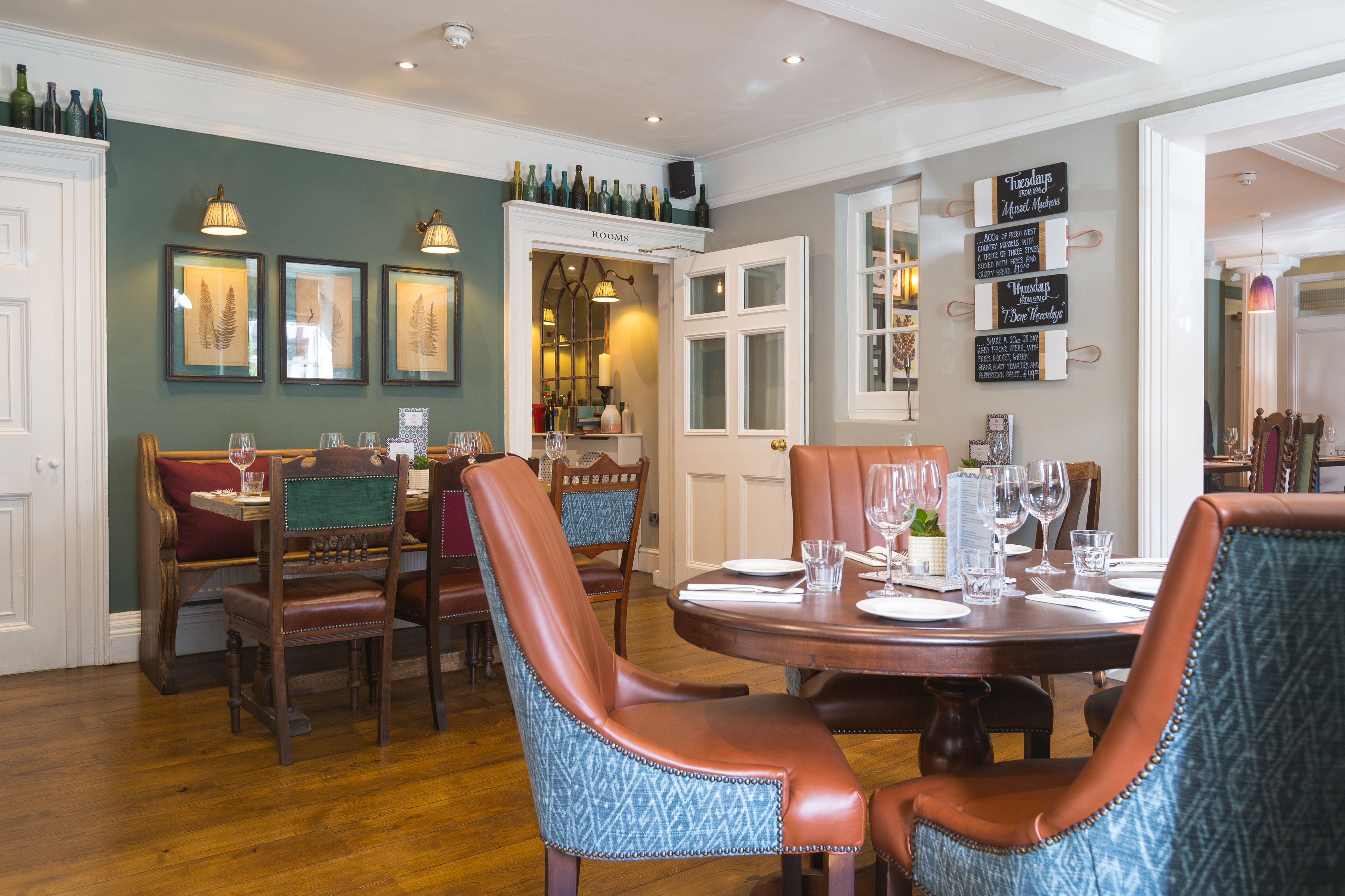 breakfast, lunch, dinner served; british cuisine