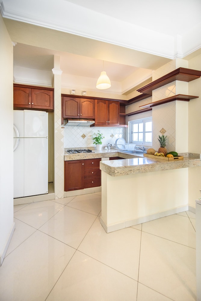 Hotel Shakey by null