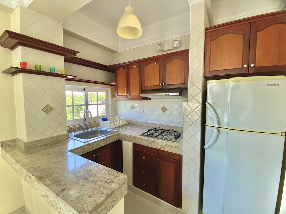 Hotel Shakey by null