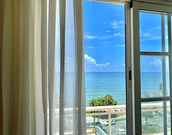 Flat-screen TV - Hotel Shakey (Santo Domingo)