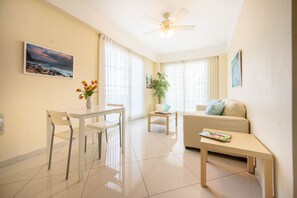 Flat-screen TV - Hotel Shakey (Santo Domingo)