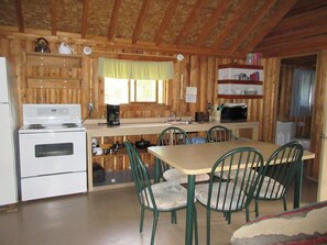 Full-size fridge, microwave, oven, stovetop