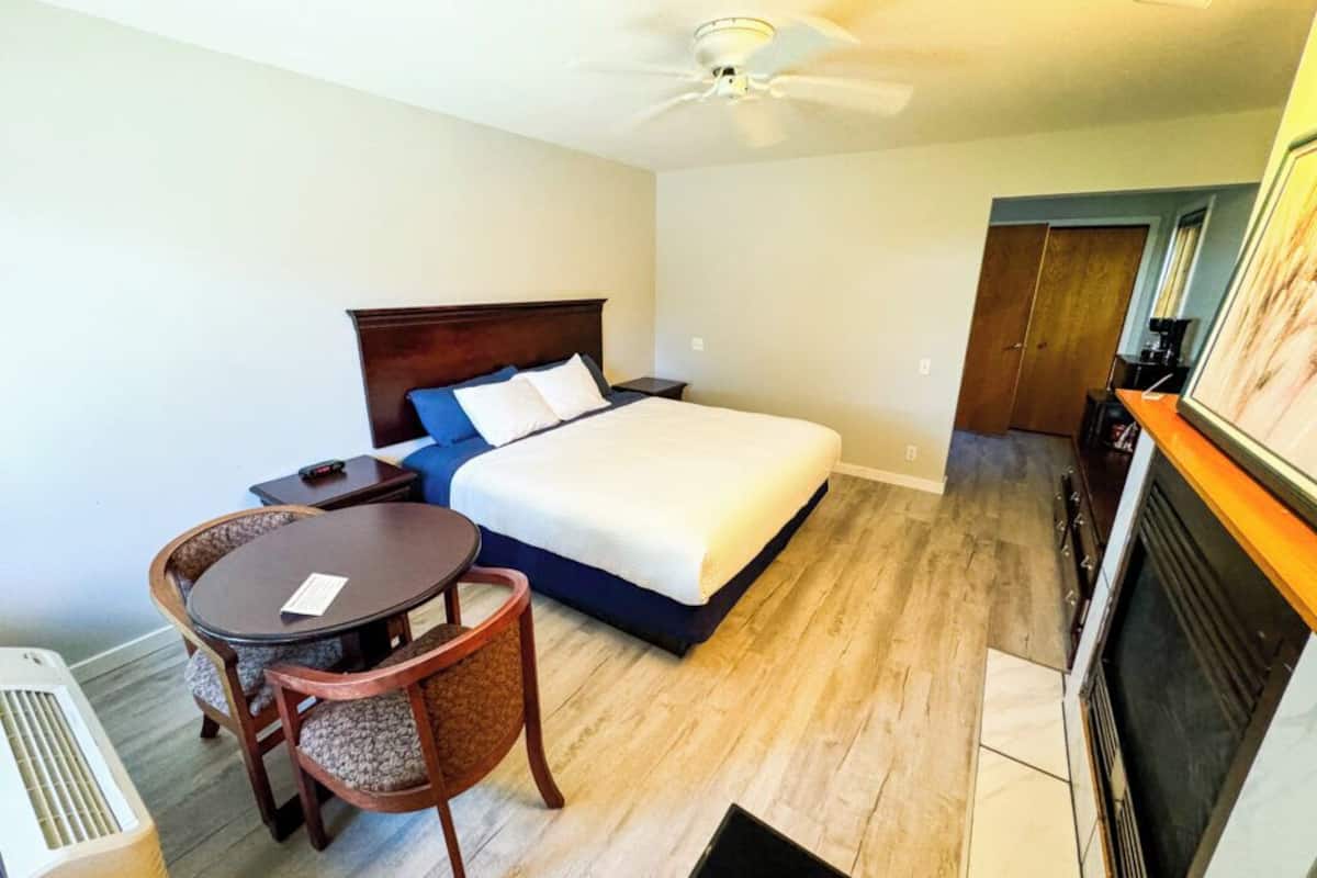 Lakeside Luxury King - Accessible