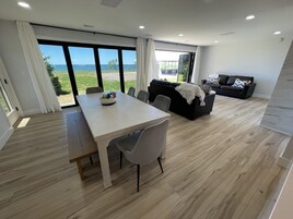 Luxury Villa | Free WiFi, bed sheets