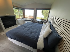 Luxury Lake View King, Jacuzzi | Free WiFi, bed sheets - Lake Bluff Inn and Suites (South Haven)