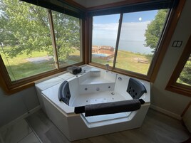 Luxury Lake View King, Jacuzzi | Free WiFi, bed sheets