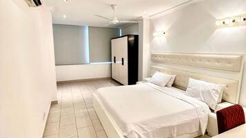 Apartemen, 3 kamar tidur, dapur, pemandangan kota | Brankas, meja kerja, kedap suara, dan setrika/meja setrika