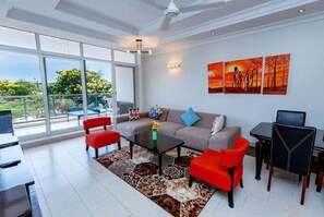 Apartment, 4 Schlafzimmer, Küche, Stadtblick | Wohnbereich