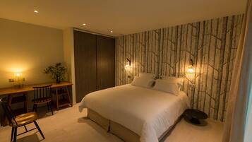 Deluxe Suite (Monceau) | 1 bedroom, premium bedding, minibar, in-room safe
