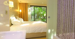 Deluxe Double Room (Bagatelle) | View from room - Eden Lodge Paris (Paris)