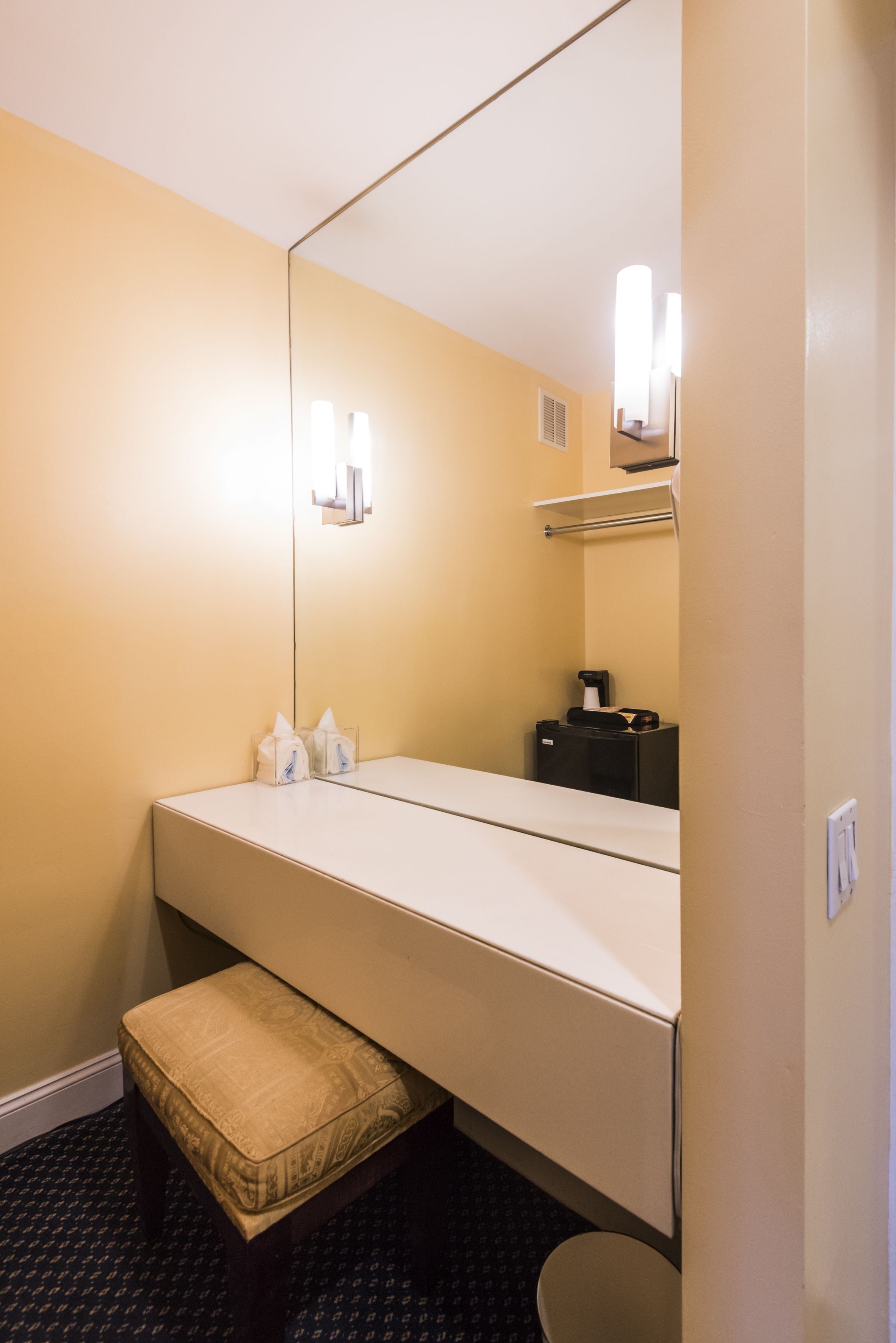 suite, 1 king bed with sofa bed | bathroom | combined shower/bathtub, free toiletries, hair dryer, towels