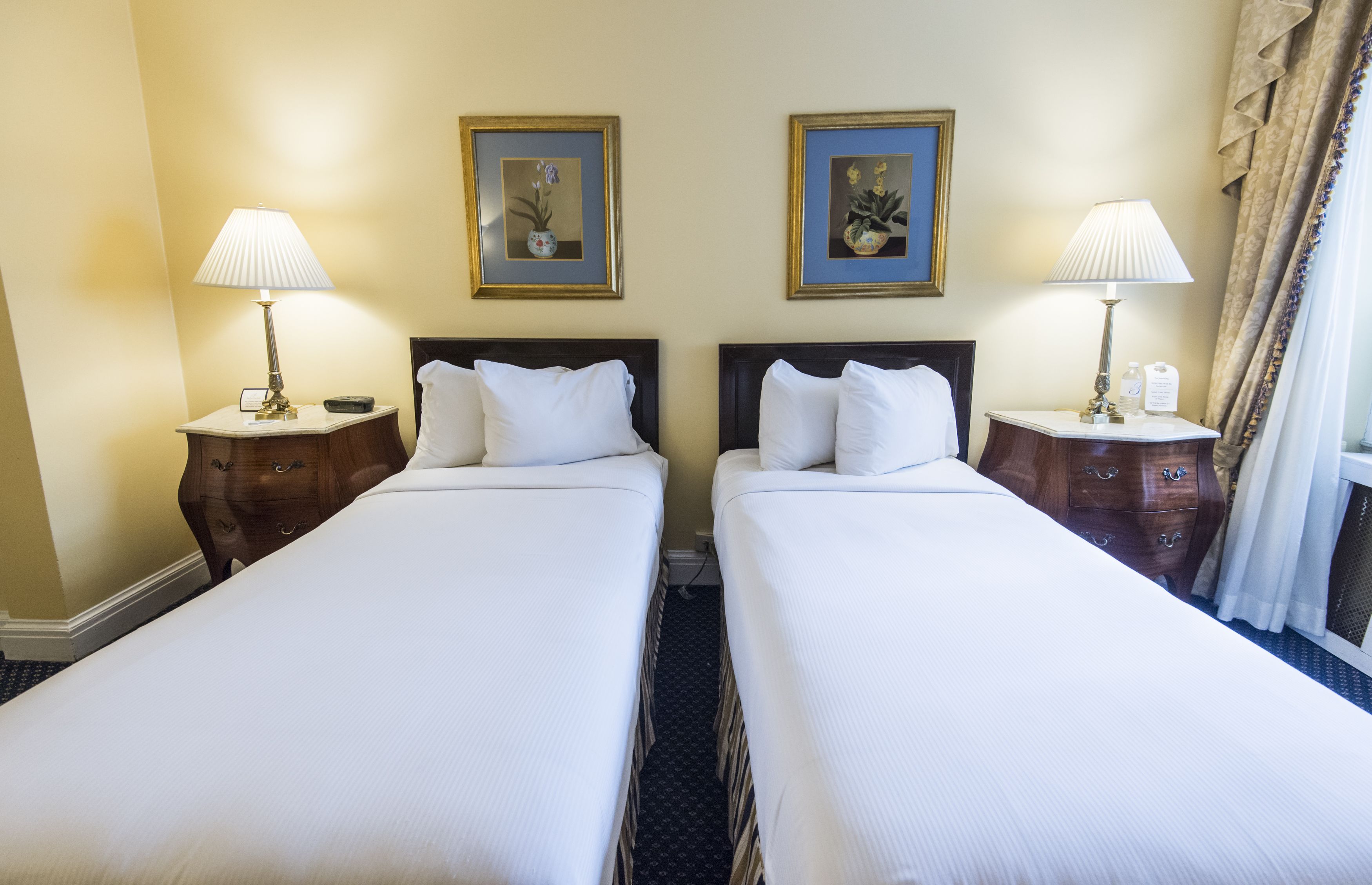 standard twin room, 2 single beds | hypo-allergenic bedding, in-room safe, desk, iron/ironing board