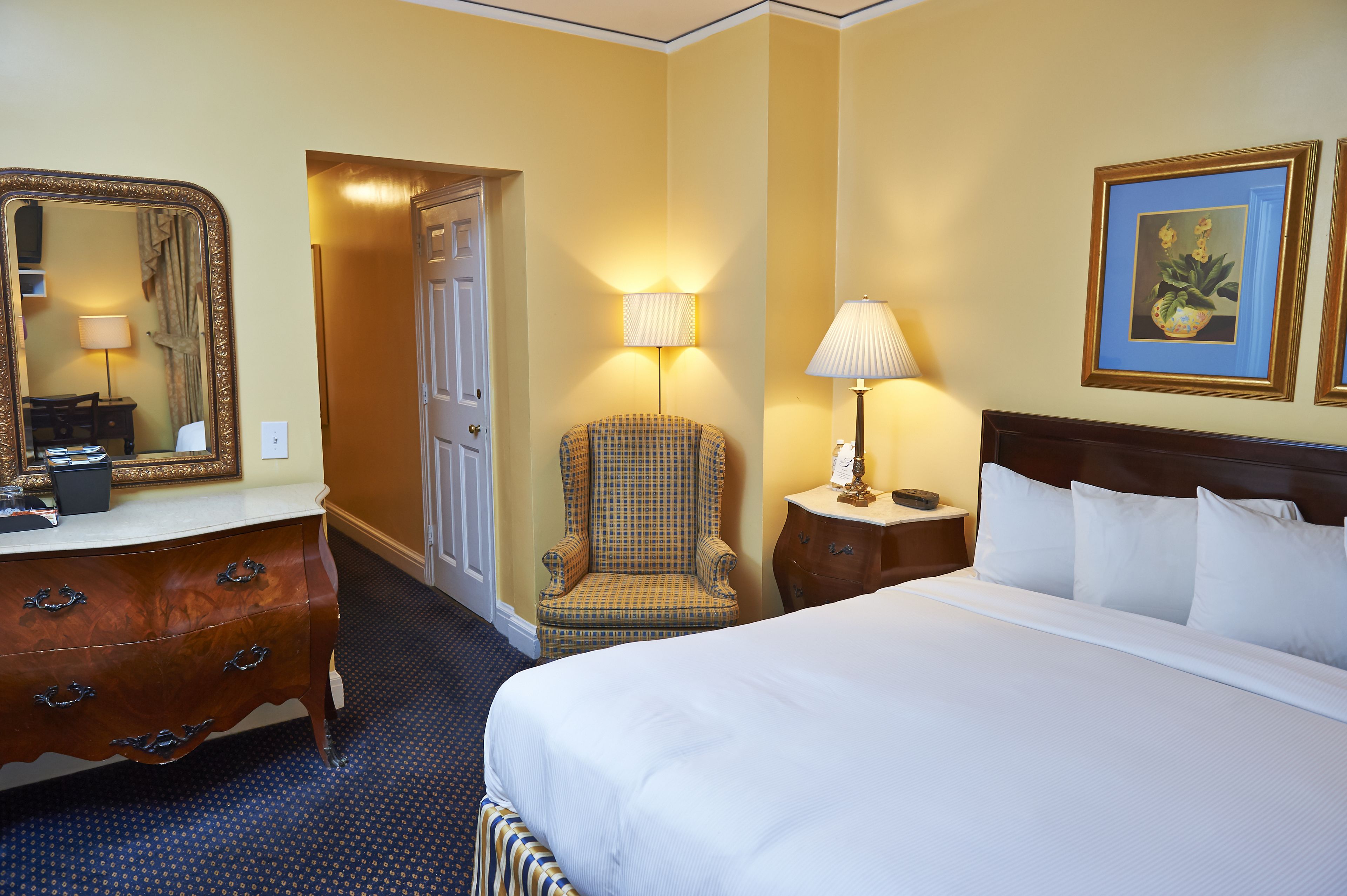 standard double room, 1 king bed | hypo-allergenic bedding, in-room safe, desk, iron/ironing board