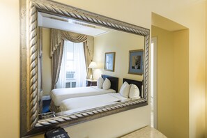 Standard Twin Room, 2 Twin Beds | Hypo-allergenic bedding, in-room safe, desk, iron/ironing board - 3 West Club (New York)