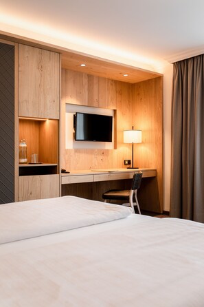 Superior Double Room | In-room safe, individually decorated, individually furnished - Kurhotel Österreichischer Hof (Bad Hofgastein)