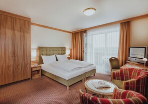 Habitació doble econòmica | Caixa forta a l'habitació, decoració individual i mobiliari individual 