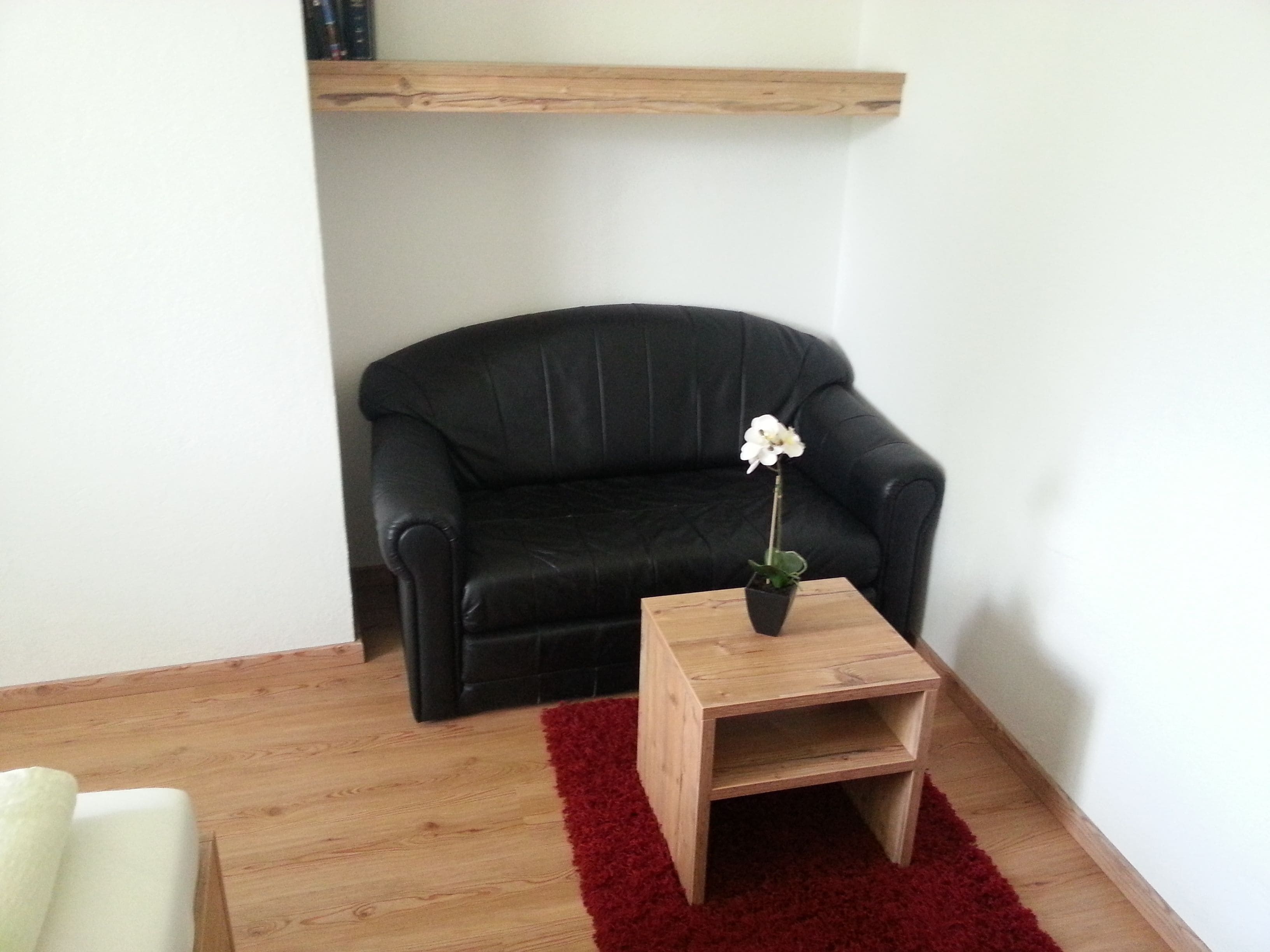 32-inch flat-screen tv with satellite channels, tv