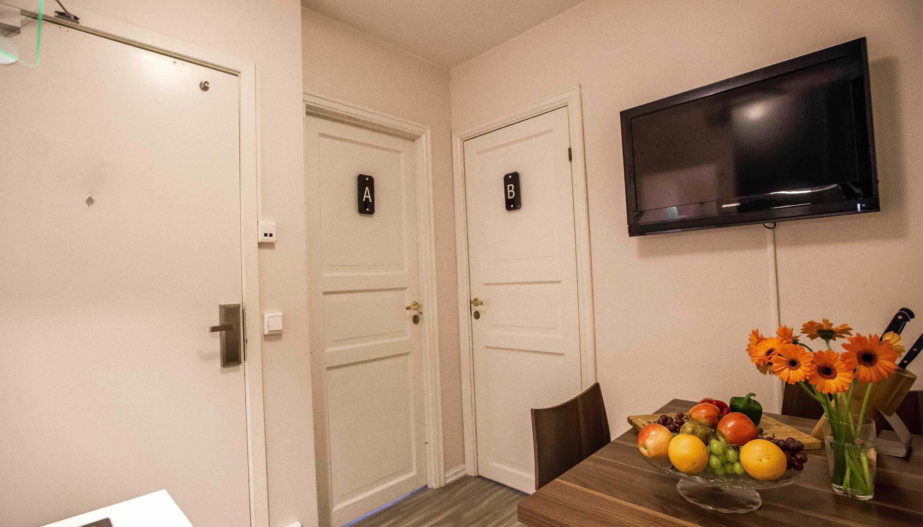 Standard Room, Shared Bathroom | In-room dining