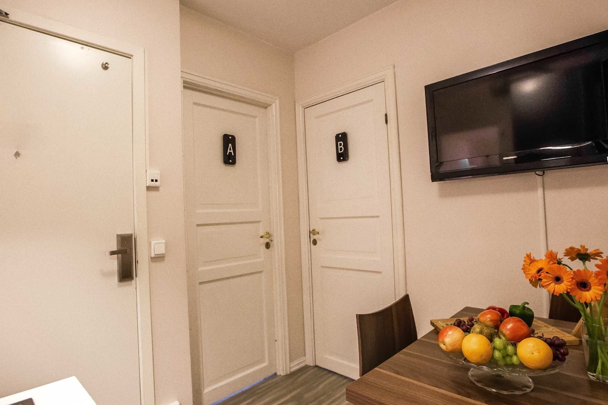 Standard Room, Shared Bathroom | In-room dining