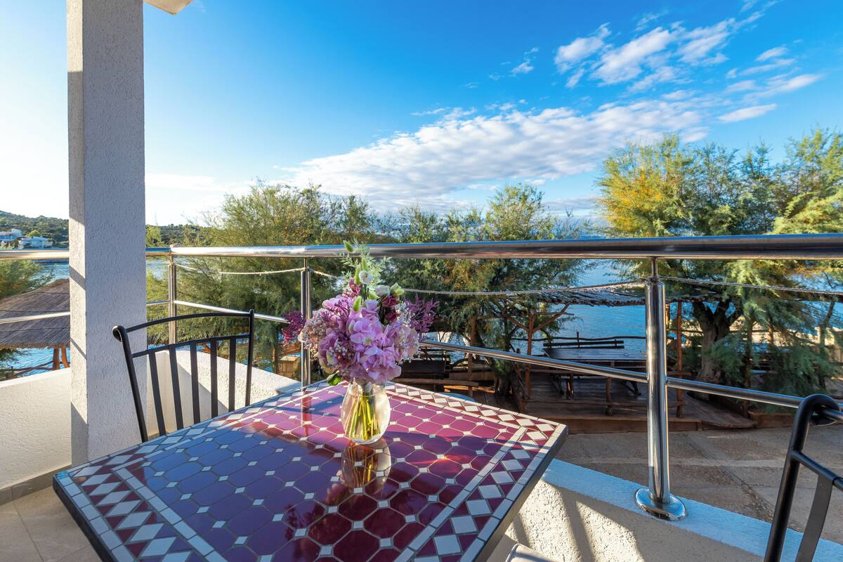 Triple Room, Balcony, Sea View | Blackout drapes, bed sheets