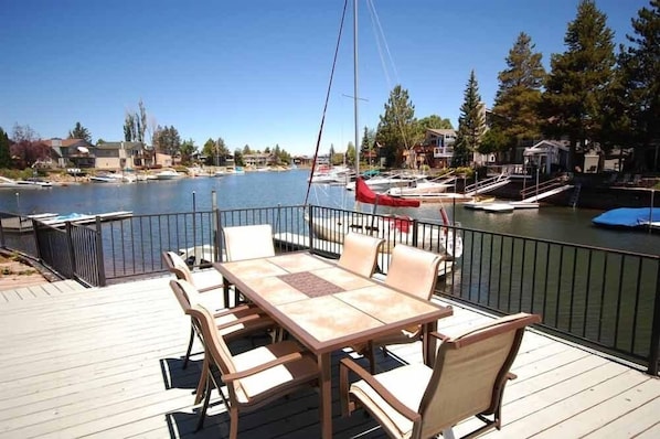 House, 4 Bedrooms | Balcony