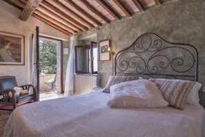 Classic Double Room | Premium bedding, individually decorated, individually furnished - Il Casolare di Libbiano (San Gimignano)
