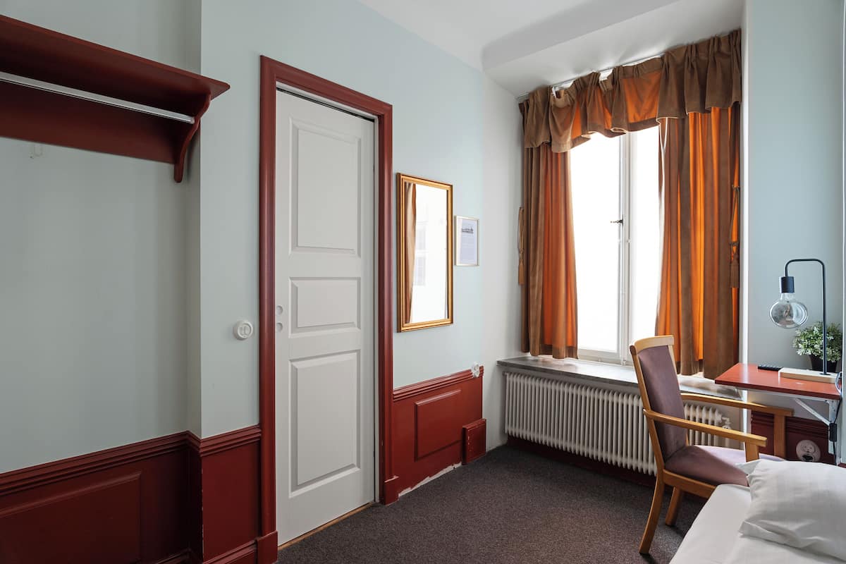VÄningssÀng Fönster | Décoration personnalisée, ameublement personnalisé