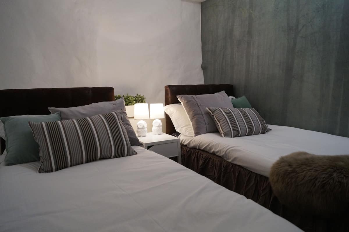 Dubbelrum/TvÄbÀddsrum Budget med delat badrum - Utan fönster | Décoration personnalisée, ameublement personnalisé