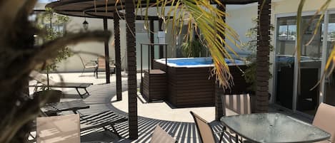 Baignoire à remous extérieure