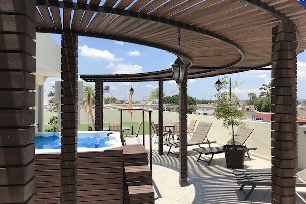 Bañera de hidromasaje exterior