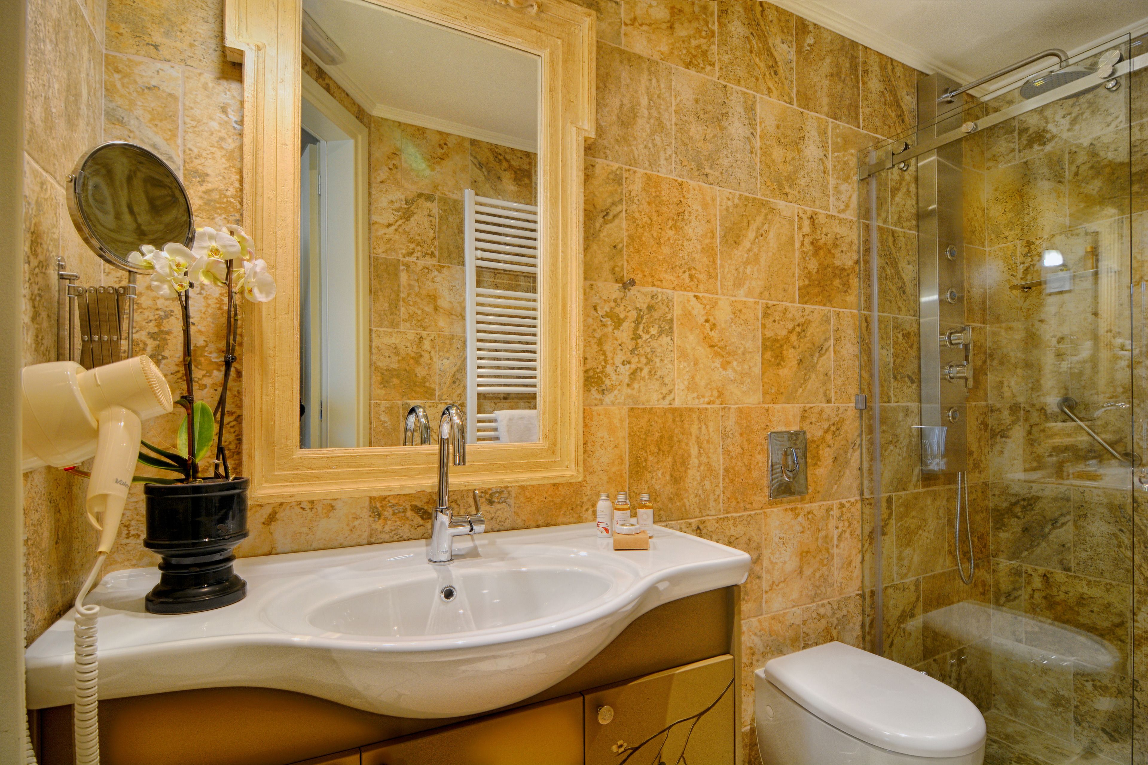 luxury double room | bathroom | shower, hydromassage showerhead, designer toiletries, hair dryer
