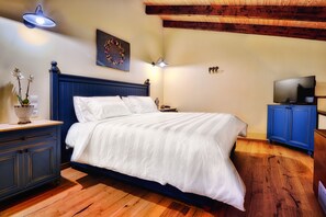 Duplex | Egyptian cotton sheets, premium bedding, memory foam beds, in-room safe - Hotel Antique (Ioannina)