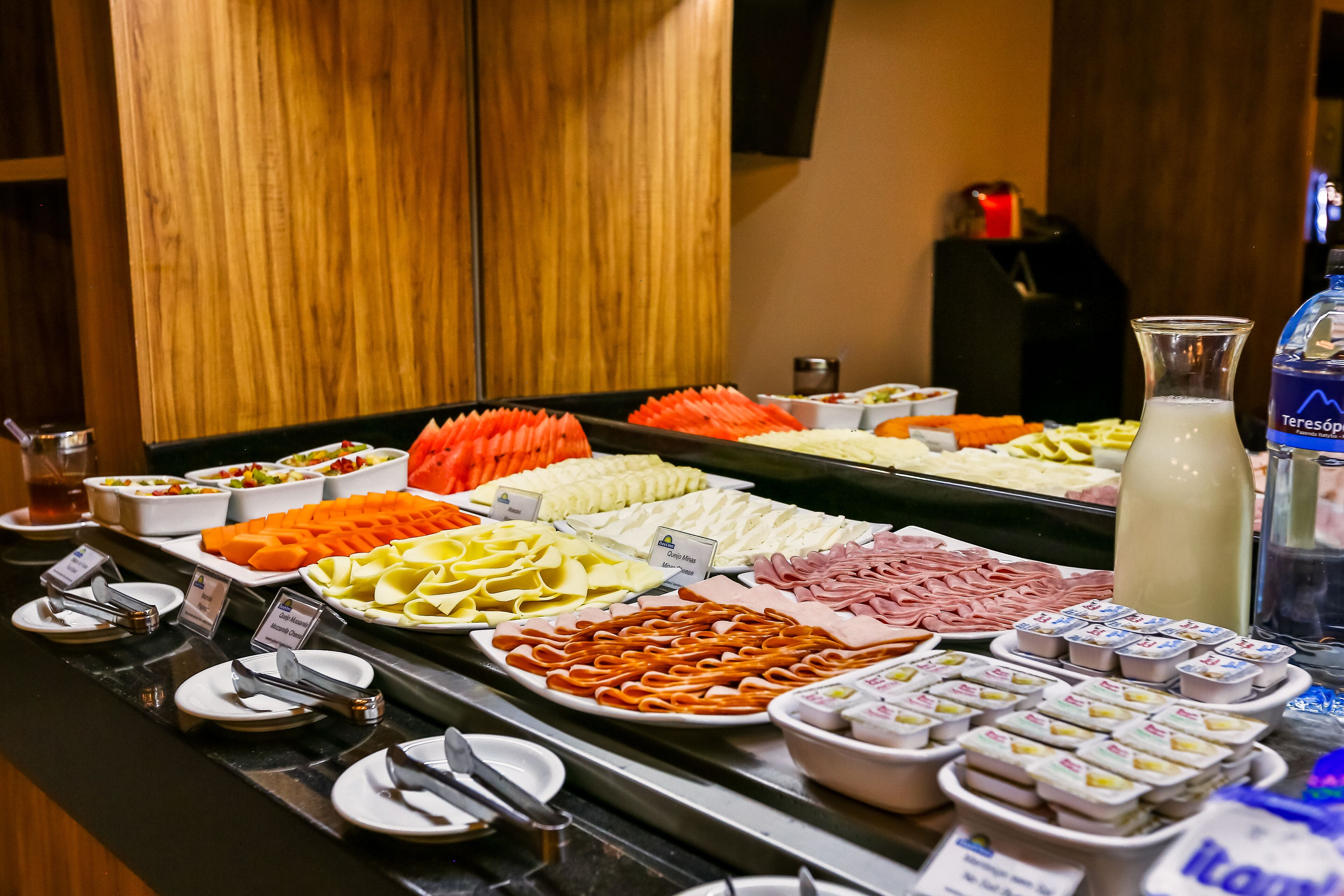 daily buffet breakfast (brl 38 per person)