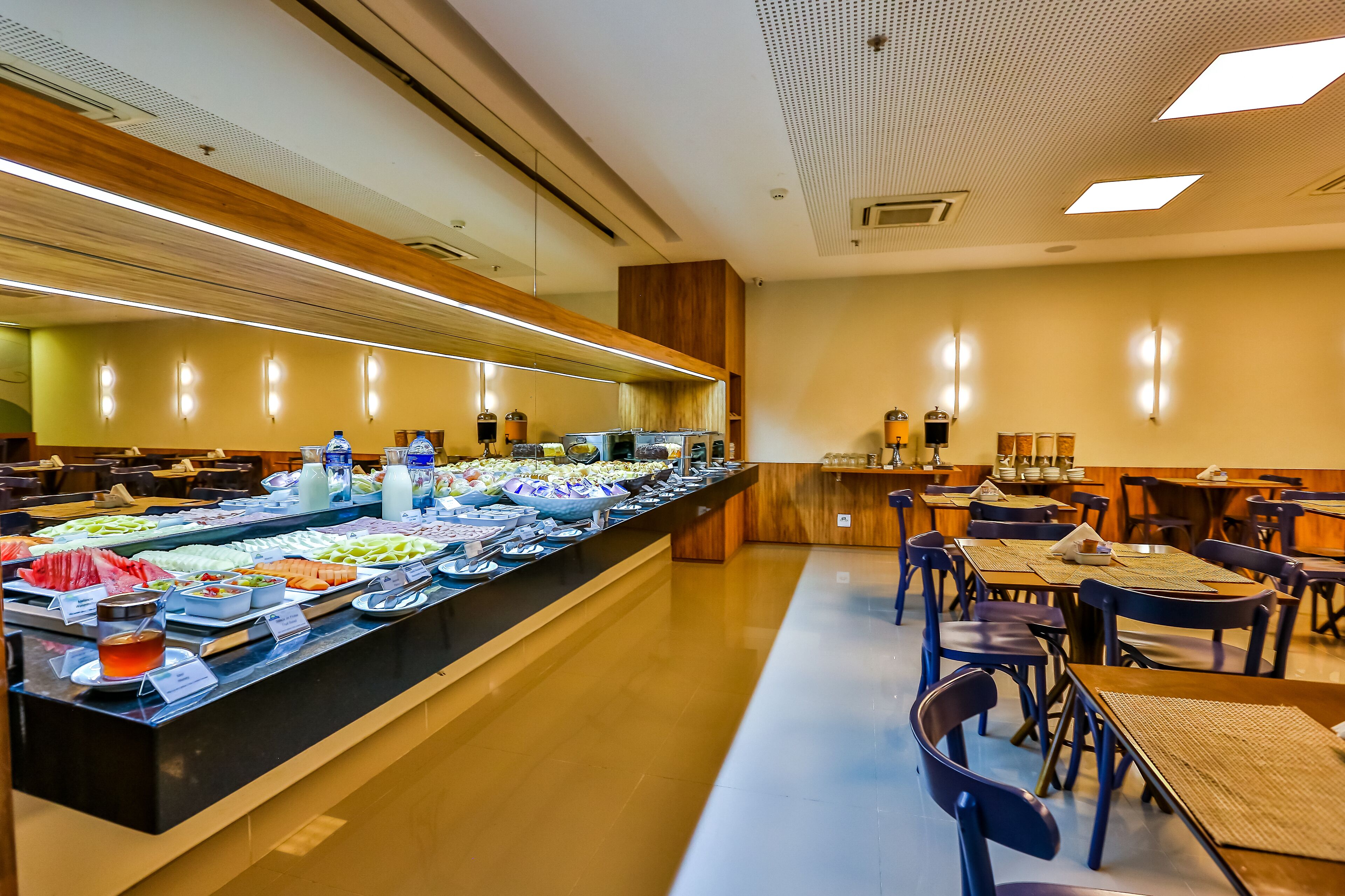 daily buffet breakfast (brl 38 per person)