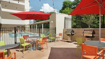 Seasonal outdoor pool, open 9 AM to 9 PM, sun loungers