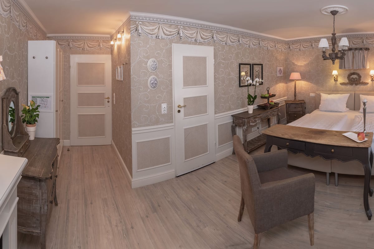 Quarto casal conforto | Individualmente decorados, individualmente mobiliados, escrivaninha