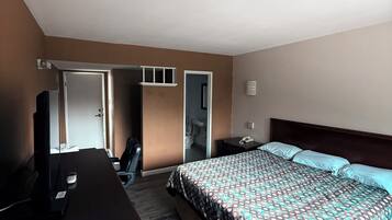 Meja kerja, setrika/meja setrika, Wi-Fi gratis, dan seprai linen