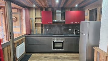 LÀgenhet Comfort | Eget kök | Stort kylskÄp, mikrovÄgsugn, ugn och spishÀll