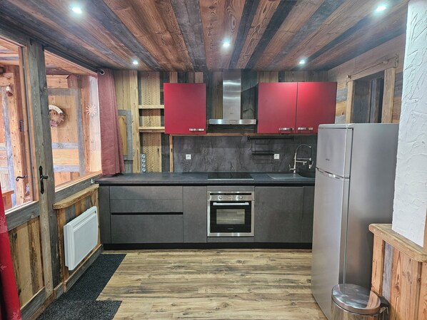 Comfort Apartment | Private kitchen | Full-size fridge, microwave, oven, stovetop