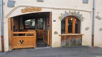 2 sovrum, vÀrdeförvaringsskÄp pÄ rummet och individuell inredning