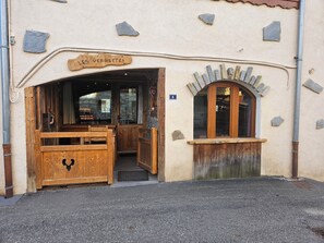 2 bedrooms, in-room safe, individually decorated, individually furnished