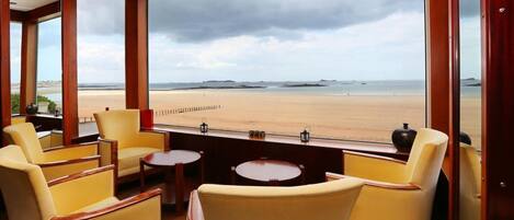 Bar (in der Unterkunft)