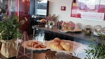 Desayuno buffet todos los días (EUR 12 por persona)