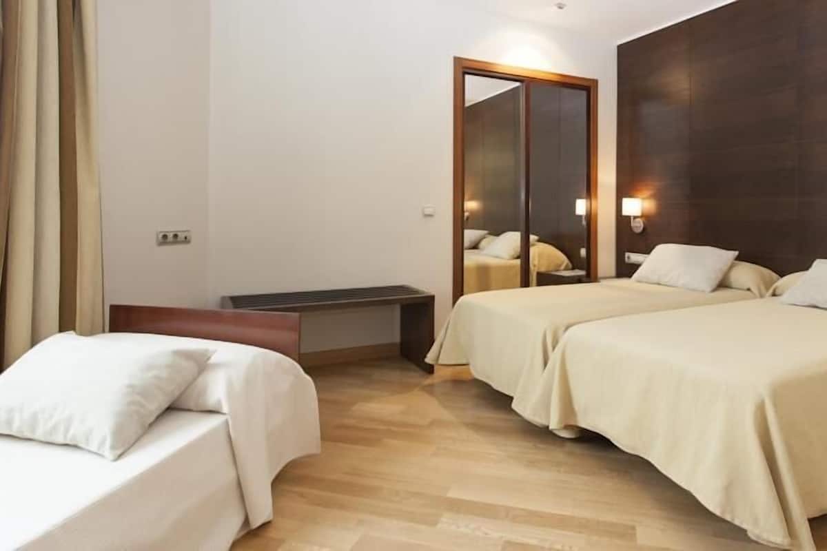 Couette en duvet d'oie, coffres-forts dans les chambres, bureau