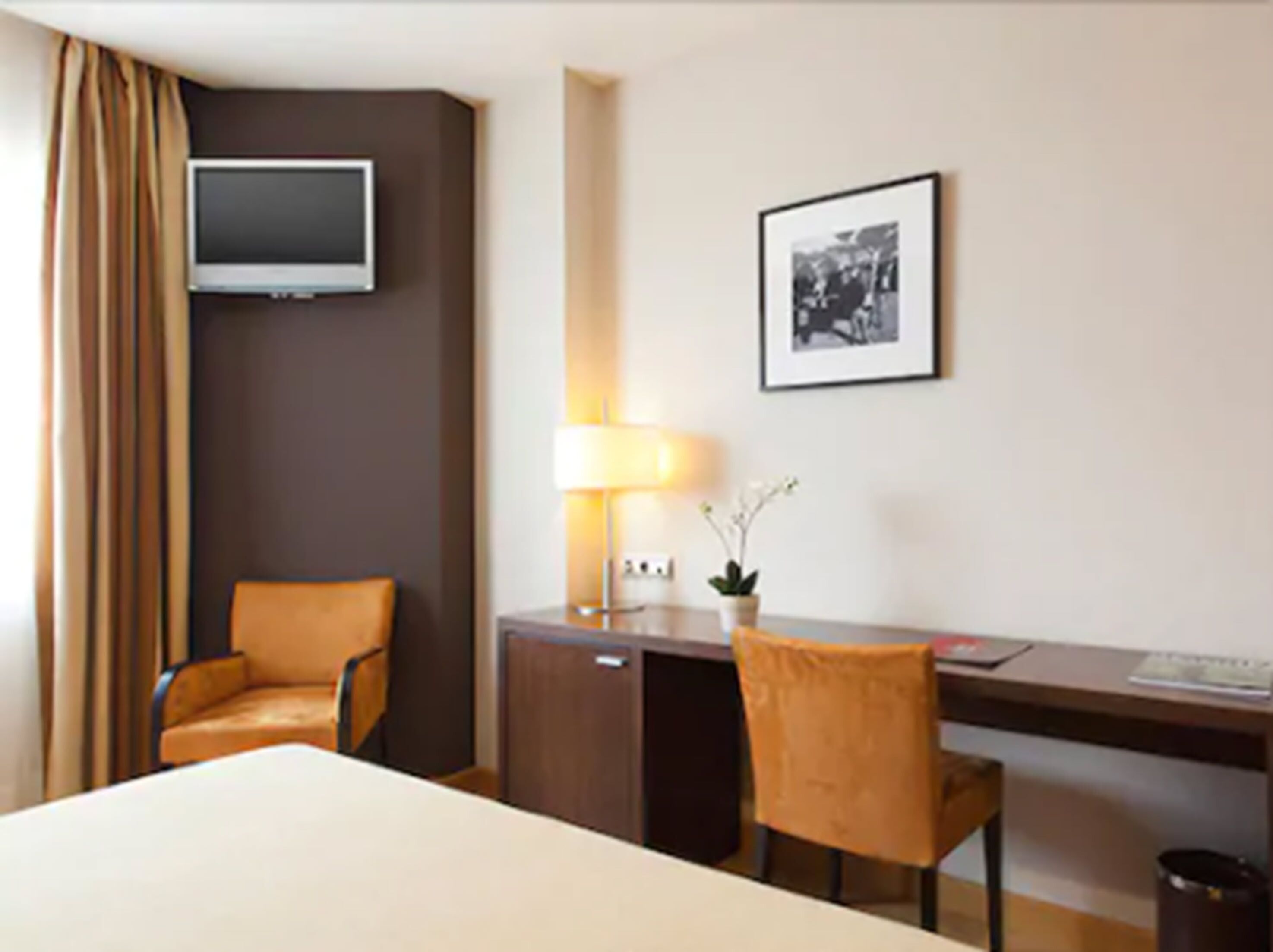 1 bedroom, down duvets, minibar, in-room safe