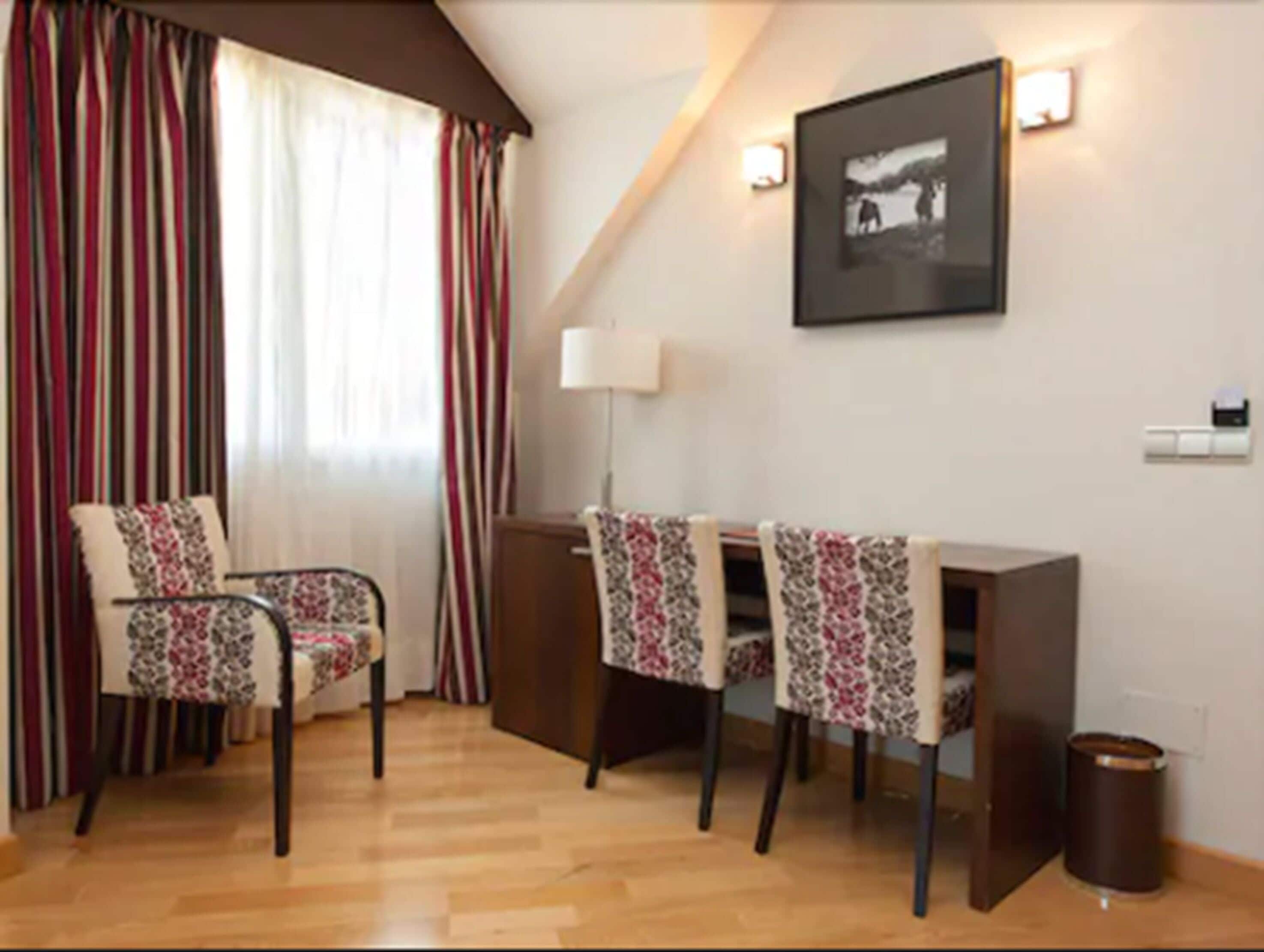 32-inch flat-screen tv with digital channels, tv, netflix